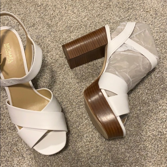 New 7.5 white Michael Kors shoes - Picture 2 of 5